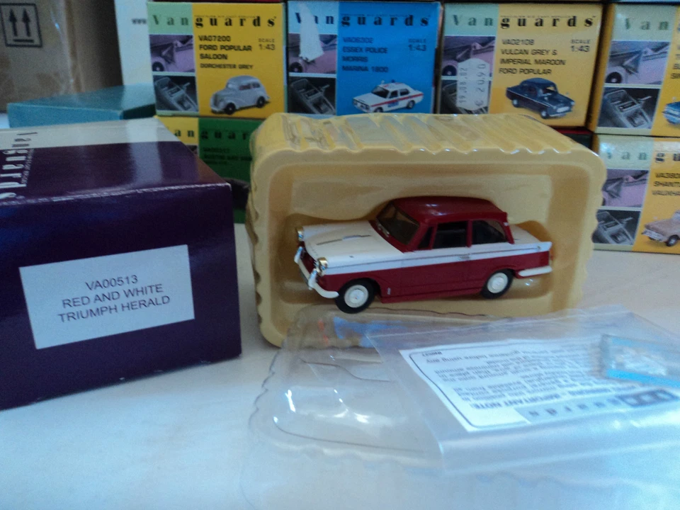 Vanguards 1/43 Triumph Herald red & white - Immagine 1 di 1