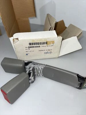Chevrolet GM OEM 00-05 Impala Rear Seat Belts-Buckle 88951250 - Image 1 of 4