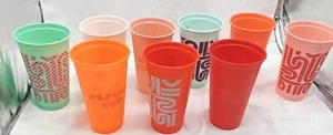 Juego de 9 tazas/vasos de plástico de café Starbucks vacaciones de invierno - Imagen 1 de 3