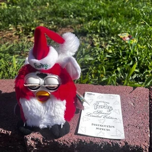 tiger electronic Furby Limited Edition Christmas 90's Plush Toy Santa Hat - Picture 1 of 8