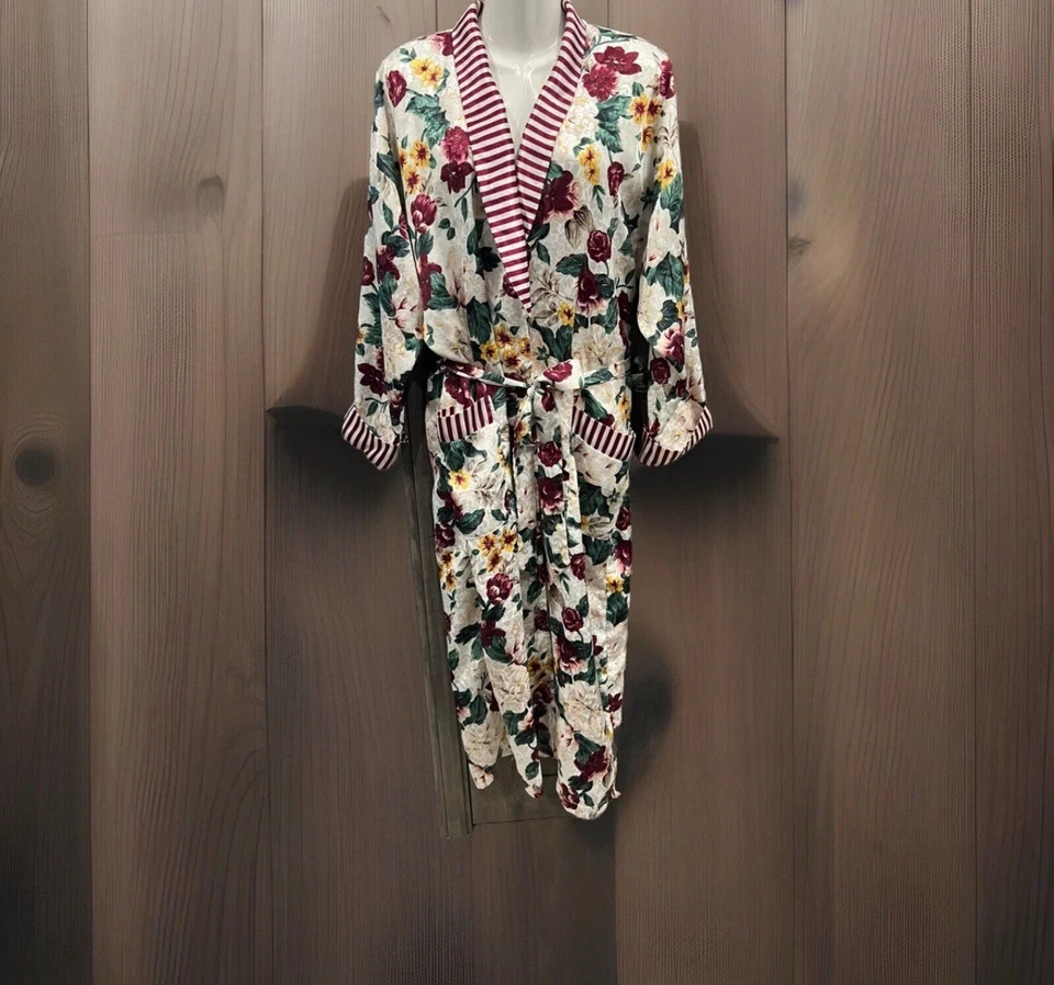 De colección. Bata Signature Expressions OS floral y gasa Foto 1 de 4