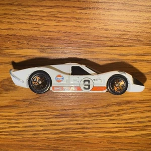 Ford GT40 MK.IV GULF 2022 Hot Wheels #58 Retro Racers 4/10 '67 blanco con cobre 5 velocidades - Imagen 1 de 4