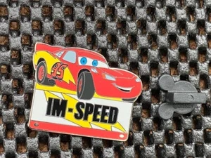 PIN 'S MOVIE BD CARTOON DISNEY CARS LICENSE PLATE RARE IM-SPEED - Picture 1 of 1