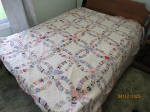 1940's HAND STITCHED~ MACHINE QUILTED VINTAGE DOUBLE WEDDING RING QUILT! 76"x88" - Picture 1 of 7