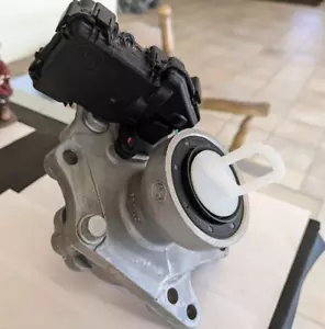 New OEM GM Front Axle 4WD Disconnect Actuator 15884292 - Picture 1 of 4