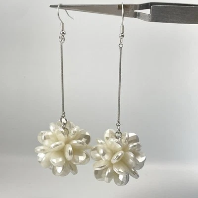 Серебристый тон белый граненый акриловый цветок подвеской серьги заявление богемное коренастый - Изображение 1 из 4