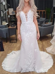 Ivory Wedding Dress Size 16 Fits a 14 Louise Bentley Bridelwear - Picture 1 of 14