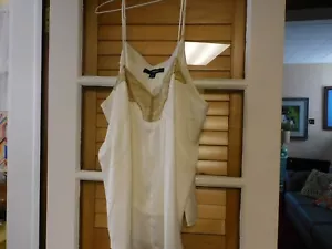 CAMISA DENIM 24/7 TALLA PLUS 22 W BEIGE CON CORDONES TOUPE CUELLO EN V NUEVA - Imagen 1 de 3