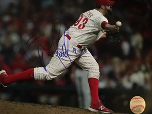 Foto firmada por Pat Neshek con licencia 8X10 Philadelphia Phillies - Imagen 1 de 1