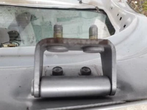  Tailgate right hinge for Mazda MPV 2003 FRF1120420-39 - Picture 1 of 6