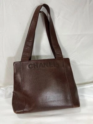 Bolso de hombro Chanel clásico de cuero de caviar bordado Foto 1 de 4