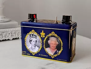 Queen Elizabeth Drone Synth - Lo Fi Synth - Handmade - Noisemaker - 2 VCO - Picture 1 of 6