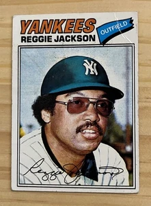 1977 Topps #10 Reggie Jackson MLB HOF New York Yankees Baseball Card VG Creases - Picture 1 of 3