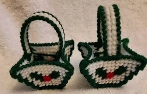 Lote De Colección De 2 Mini Cestas De Navidad Hechas A Mano Punto De Cruz Verde Y Rojo  - Imagen 1 de 4