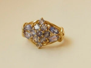 A STUNNING 9ct GOLD TANZANITE STONE SET CLUSTER RING - Picture 1 of 3