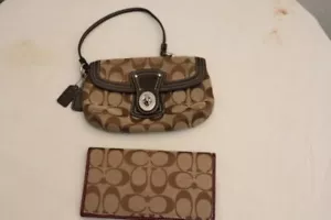 Coach Bleecker Convertible Brown Signature C Patent Leather Buckle Wristlet - Picture 1 of 6