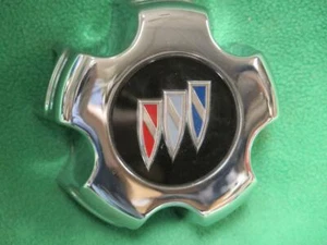 25526531 GM WHEEL CENTER CAP CHROME METAL SHIELD EMBLEM BUICK CENTURY LESABRE - Picture 1 of 1