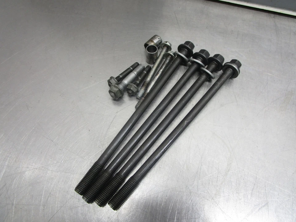 Hardware de cabeça de cilindro traseiro Suzuki TL1000R 1999 - Imagem 1 de 1