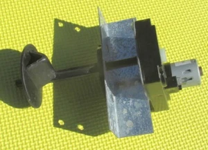 RPD Lower Unit Drink Vending Machine Motor, Mounting Bracket, & Can Auger - Picture 1 of 8