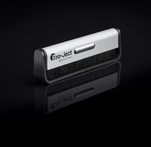 Pro-Ject Brush It, Antistatic Carbon Fiber Record Brush - Picture 1 of 3