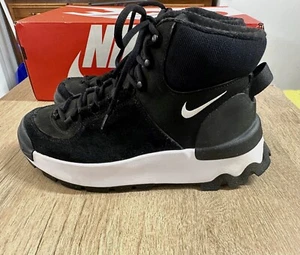 Nike City Classic Boot Womens High Top Sneaker D05601001 Black WORN ONCE Sz 6 - Picture 1 of 8