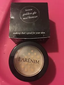 Larenim Goddess Glo Medium Bronzer Mineral Powder Full Size 5 gm Neu Vegan Neu im Karton - Bild 1 von 2