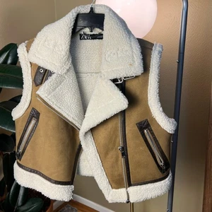 Zara Camel Ivory Sherpa Buckle Zippered Boxy Vest Size Small - Picture 1 of 5