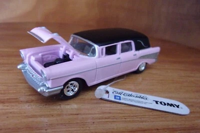 1957 雪佛兰收藏品耳朵-粉红色带黑色乙烯基顶部 ERTL 压铸 1: 64 全新 — 第 1/4 张图片