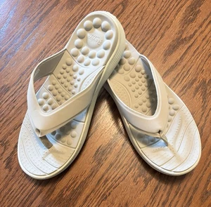 Crocs Reviva Flip-Flops Sandals Size W 10 Beige, Bone, Off White Color - Picture 1 of 8