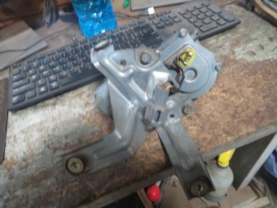 Rear Wiper Motor 2 Door Sport Package Thru 3/3/02 Fits 98-02 EXPLORER 63282 - Image 1 of 2