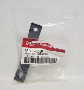 Genuine Kia Headlight Assembly Mounting Bracket OEM 92140-4U500 - Picture 1 of 3
