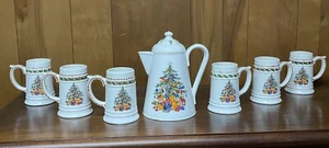 ATLANTIC MOLD CHRISTMAS TREE PITCHER AND 6 MUGS IN GOOD CONDITION - Picture 1 of 9
