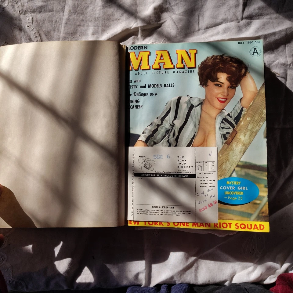Vintage *Modern Man Magazine July 1960 - June 1961* Hardbound Collection Foto 1 de 4