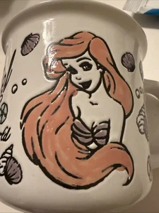 Taza Disney Ariel ~ Soñando con otro mundo ~ Diseño en relieve Conchas y amigos - Imagen 1 de 10