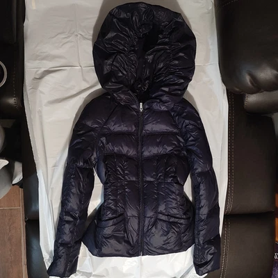 CHAQUETA BCBG MAXA ZRIA ORSON PÚRPURA USADA MANGA LARGA TALLA XS SIN RASGADURAS Foto 1 de 4