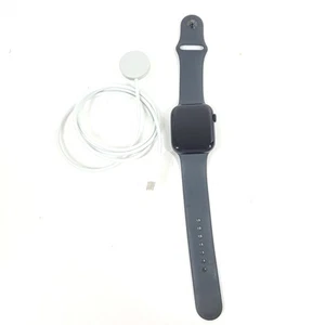 Apple Watch Series 7 45 mm bleu aluminium + étui céramique GPS uniquement - bracelet M/L noir - Photo 1 sur 6