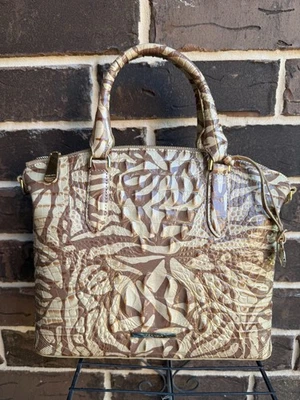 Nuevo con etiquetas Bolso Brahmin Duxbury Stepping Stone Lthr abstracto neutro follaje marrón Foto 1 de 4