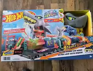Hot Wheels City Ultra Shark Car Wash with 1:64 Scale Color Reveal Toy Vehicle - Picture 1 of 1