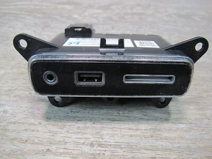 2017-2020 MASERATI LEVANTE M161 CENTER CONSOLE USB PORT AUX JACK SOCKET - Bild 1 von 15