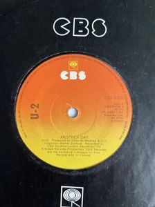 U2 -Another Day- Rare Irish 1st Pressing W/ UKTM Rim Text + CBS Company Sleeve - Imagen 1 de 5