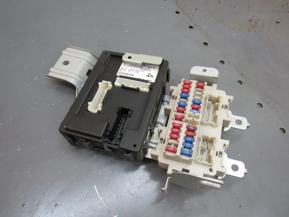 Panel de fusibles interior módulo de control de carrocería Nissan 350Z 2003-2006 OEM Foto 1 de 4