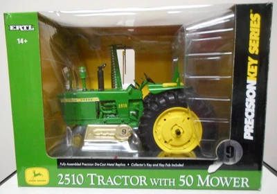 Trattore Ertl 1/16 John Deere 2510 con rasaerba #50, serie chiavi di precisione #9 - Immagine 1 di 4