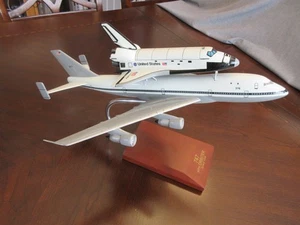 1/200 Boeing 747 NASA & Space Shuttle Endeavor Executive Series Airplane - Picture 1 of 15