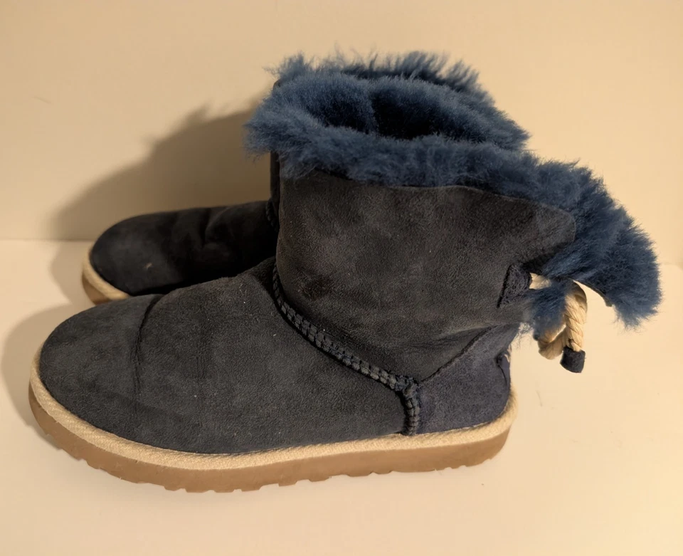 Botas femininas UGG tamanho 7 mini selene denim camurça azul P/N 1006493 - Imagem 1 de 4