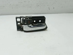 MANIGLIA POSTERIORE INTERNA SINISTRA / 2247947 PER TOYOTA COROLLA _E12_ 2.0 D-4D CDE120 - Foto 1 di 10