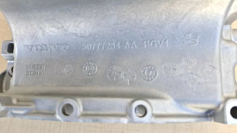 Cacerola de aceite Volvo - Original Volvo PARA C30 C70 S40 V50 30777234 Foto 1 de 4