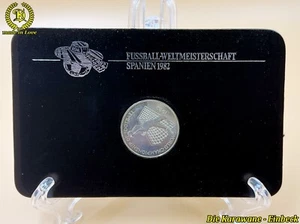 Jamaika One Dollar 1982 Fußball-Weltmeisterschaft 1982 Spanien mit Card Jamaica - Bild 1 von 4