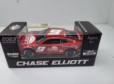 Chase Elliott 2023 Llumar Throwback 1:64 - Image 1 of 2