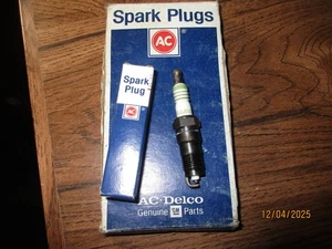 nos  AC Delco Spark Plugs #R44NTSE Genuine GM Parts - 8 Pack  ford merc fomoco - Picture 1 of 2