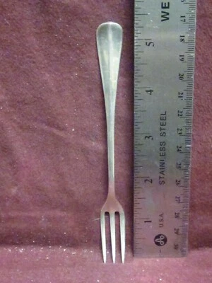 Tenedor de cóctel Sterling Stieff WILLIAMSBURG QUEEN ANNE 5 3/8" 19 gramos sin monogra Foto 1 de 4